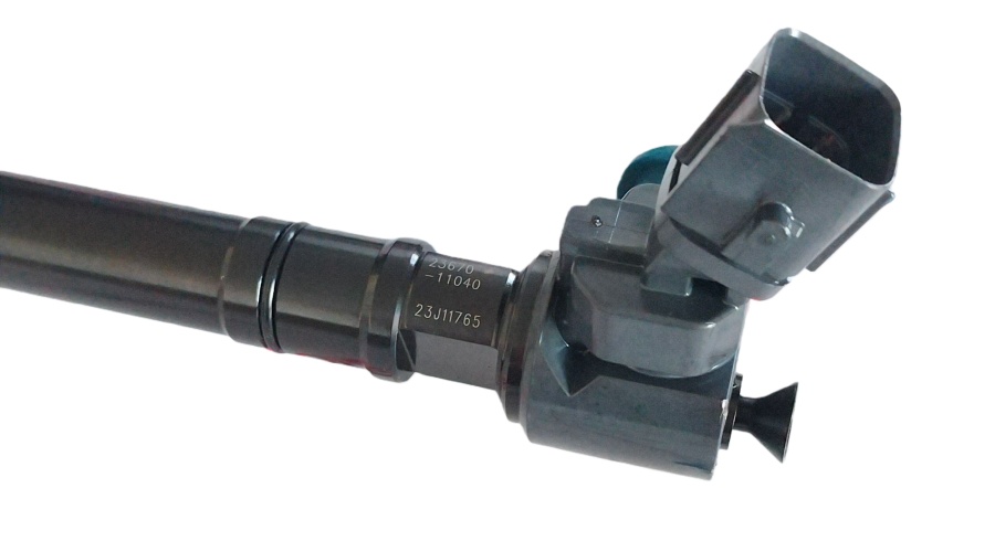 DENSO Common Rail Fuel Injector 23670-11040