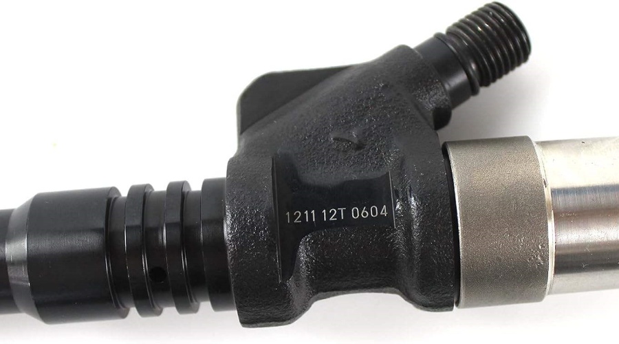 Common Rail Fuel Injector 095000-1211 for Komatsu 6D125 & Isuzu 4WD Light Truck
