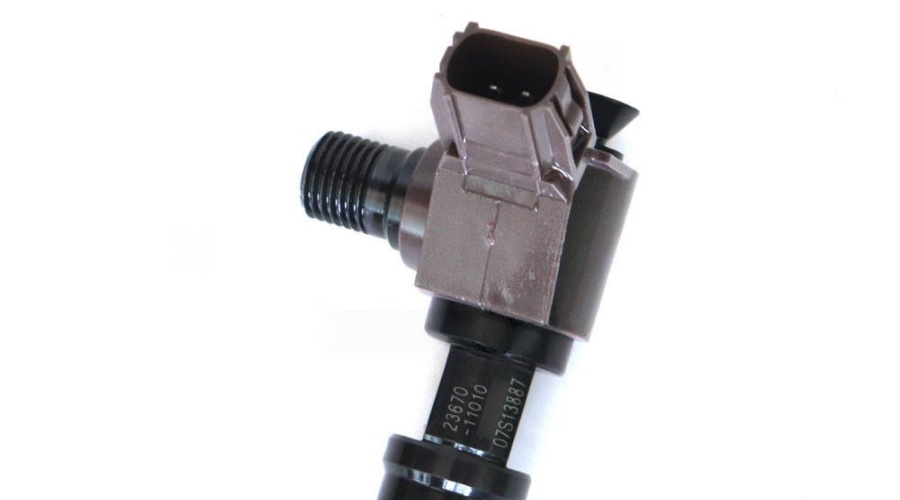 DENSO Common Rail Fuel Injector 23670-11010