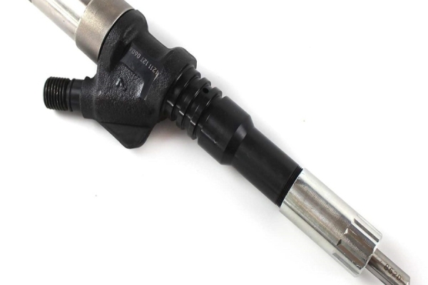 Common Rail Fuel Injector 095000-1211 for Komatsu 6D125 & Isuzu 4WD Light Truck